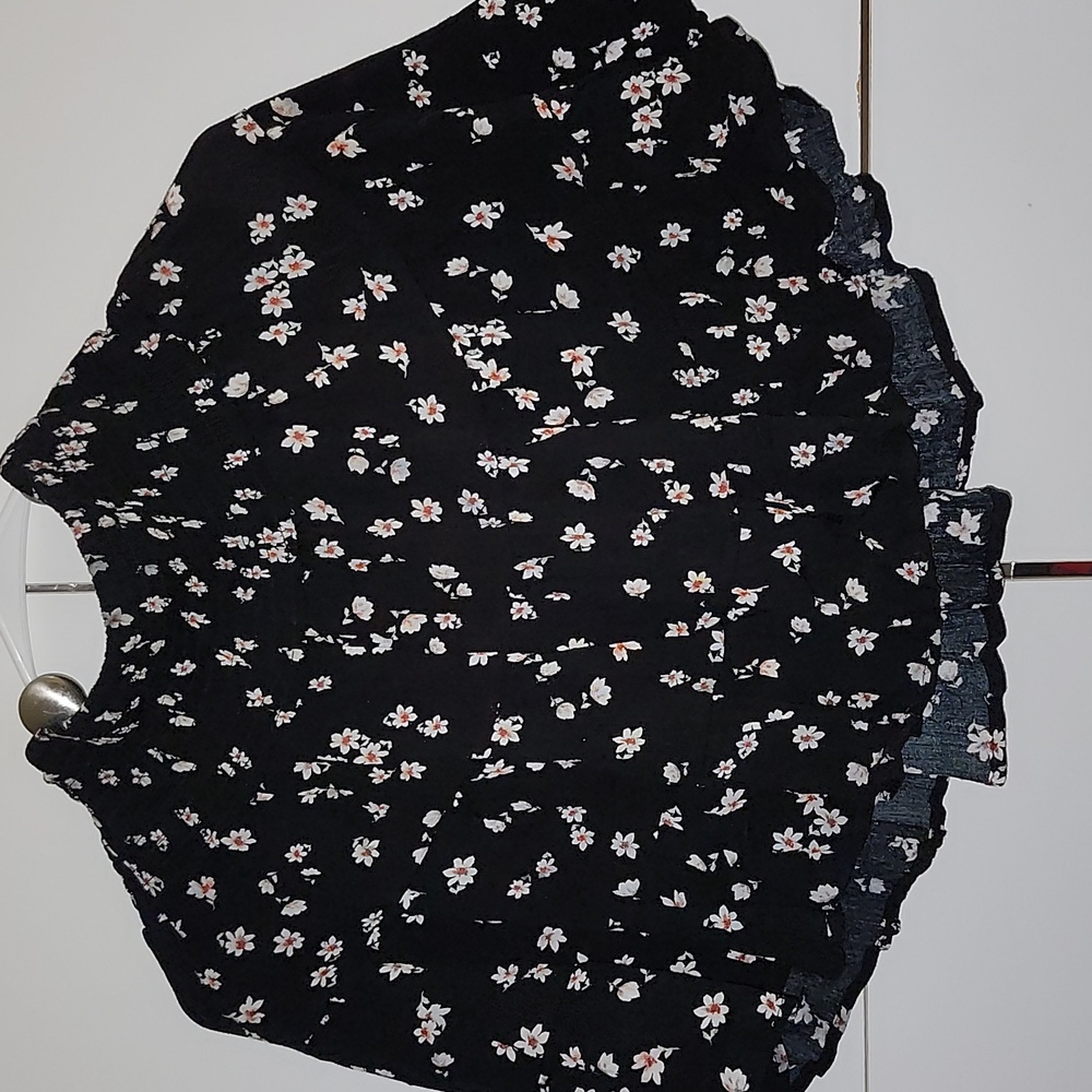 Black Floral skirt. Size S🌸